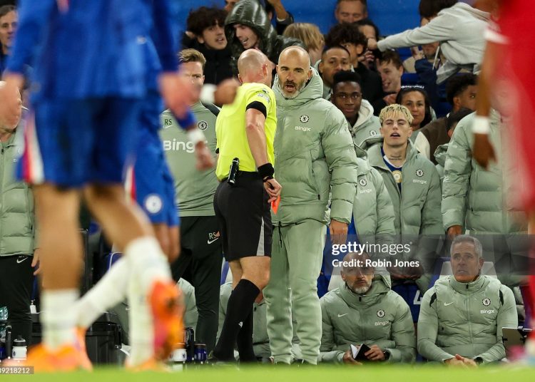 Referee Anthony Taylor shows Head Coach Enzo Maresca of Chelsea red card and sends him off after he left his technical area to join in celebrations at the corner flag after Estêvão scores a goal to make it 2-1 during Premier League match (Photo by Robin Jones/Getty Images)