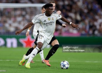 (L-R) Aurelien Tchouameni of Real Madrid, Teun Koopmeiners of Juventus during the UEFA Champions League  match between Real Madrid v Juventus (Photo by Maria Gracia Jimenez/Soccrates /Getty Images)