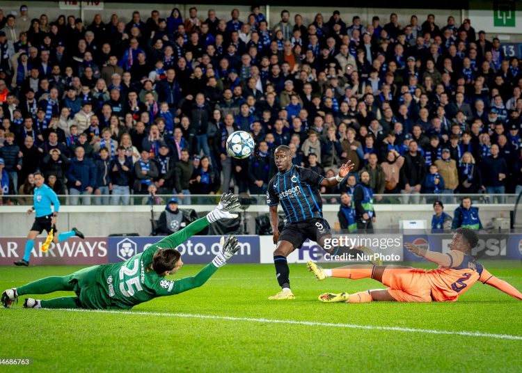 Club Brugge forward Carlo Forbs scores the 2-1 during the match between Club Brugge and FC Barcelona (Photo by Marcel van Dorst/EYE4images/NurPhoto via Getty Images)