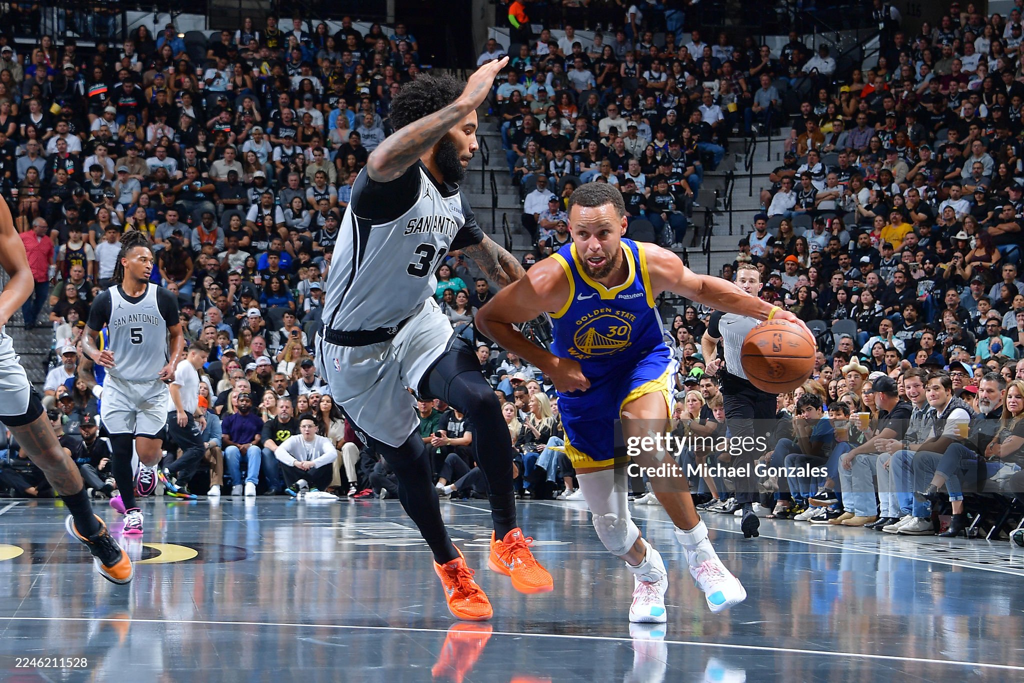 NBA: Steph Curry ties Michael Jordan Record in Another Explosive