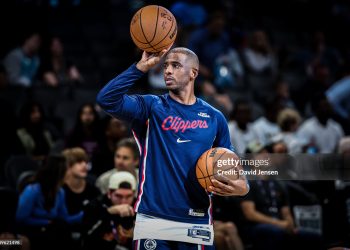 Chris Paul #3 of the LA Clippers warms up before a basketball game against the Charlotte Hornets (Photo by David Jensen/Getty Images)