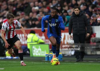 Antoine Semenyo of AFC Bournemouth runs with the ball whilst under pressure from Yehor Yarmolyuk of Brentford during the Premier League match between Brentford and Bournemouth  (Photo by Eddie Keogh/Getty Images)