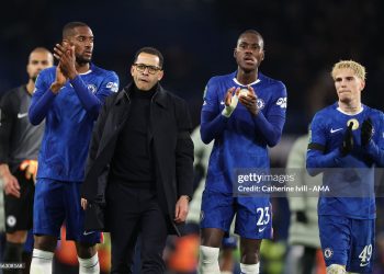 Liam Rosenior manager / head coach of Chelsea with Tosin Adarabioyo,  Trevoh Chalobah and  Alejandro Garnacho of Chelsea  after the Carabao Cup Semi Final First Leg match between Chelsea and Arsenal (Photo by Catherine Ivill - AMA/Getty Images)