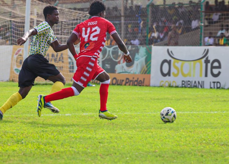 Kotoko strike Yakubu Dogo (42) in action against Gold Stars Photo Courtesy: AKSC