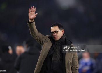 Liam Rosenior thanks the fans after the UEFA Conference League 2025/26 League Phase MD4 match between Racing Club de Strasbourg Alsace and Crystal Palace FC (Photo by Justin Setterfield/Getty Images)