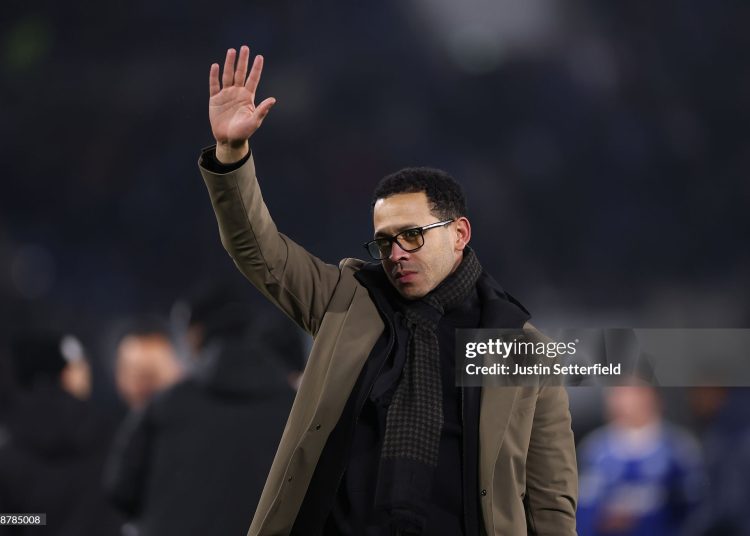 Liam Rosenior thanks the fans after the UEFA Conference League 2025/26 League Phase MD4 match between Racing Club de Strasbourg Alsace and Crystal Palace FC (Photo by Justin Setterfield/Getty Images)