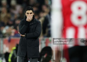 Mikel Arteta, Manager of Arsenal, reacts during the Premier League match between Brentford and Arsenal (Photo by Eddie Keogh/Getty Images)