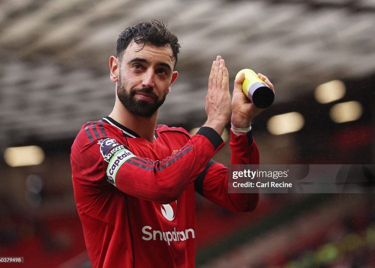 Bruno Fernandes of Manchester United applauds the fans as he celebrates victory during the Premier League match between Manchester United and Tottenham Hotspur (Photo by Carl Recine/Getty Images)