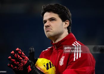 Senne Lammens of Manchester United warms up prior to the Premier League match between Everton and Manchester United (Photo by Ash Donelon/Manchester United via Getty Images)