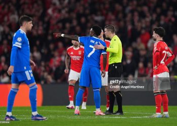 Vinicius Junior of Real Madrid speaks to referee Francois Letexier during the UEFA Champions League 2025/26 League Knockout Play-off First Leg match between SL Benfica and Real Madrid C.F. (Photo by Angel Martinez/Getty Images)