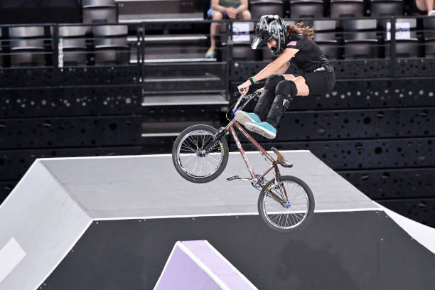 Chelsea Wolfe in action