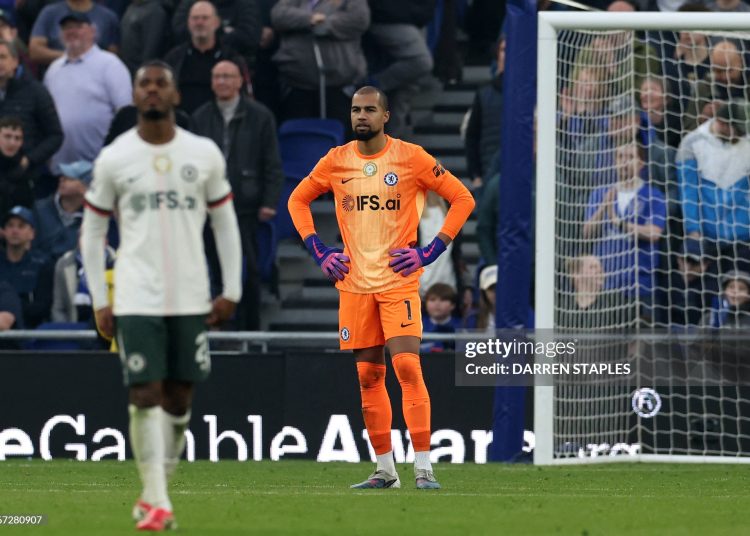 Chelsea's Spanish goalkeeper #01 Robert Sanchez reacts after conceding the teams first goal during the English Premier League football match between Everton and Chelsea (Photo by Darren Staples / AFP via Getty Images)