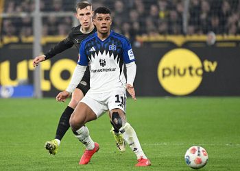 Dortmund's German defender #04 Nico Schlotterbeck (L) and Hamburg's Ghanaian forward #11 Ransford Konigsdorffer vie for the ball during the German first division Bundesliga football match between Borussia Dortmund and HSV Hamburg in Dortmund, western Germany, on March 21, 2026. (Photo by UWE KRAFT / AFP via Getty Images) / DFL REGULATIONS PROHIBIT ANY USE OF PHOTOGRAPHS AS IMAGE SEQUENCES AND/OR QUASI-VIDEO