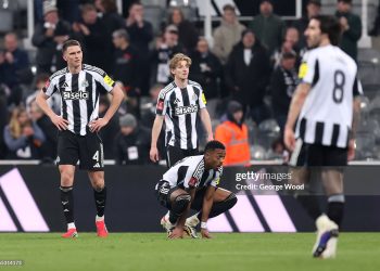 Sven Botman, Anthony Gordon and Joe Willock of Newcastle United looks dejected following the Emirates FA Cup Fifth Round match between Newcastle United and Manchester City (Photo by George Wood/Getty Images)