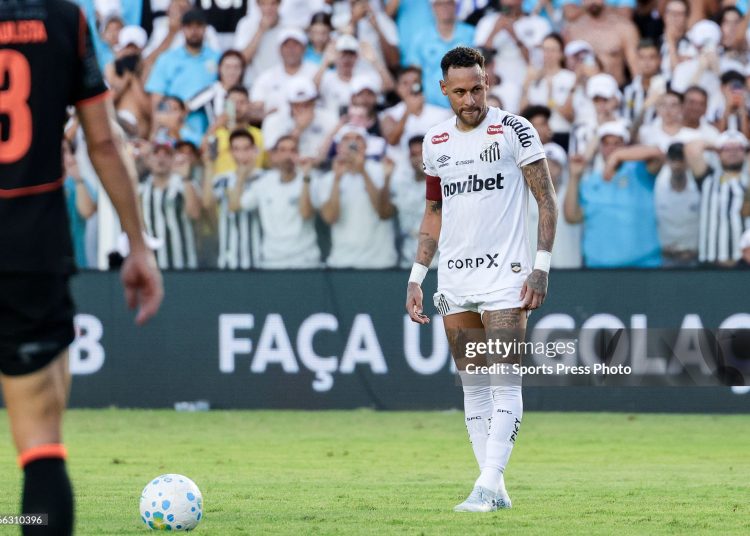 SANTOS, BRAZIL - MARCH 15: Neymar Jr of Santos prepares to take a free kick during a Brasileirao 2026 match between Santos and Corinthians at Estadio Urbano Caldeira on March 15, 2026 in Santos, Brazil. (Photo by Marco Buenavista/Sports Press Photo/Getty Images)
