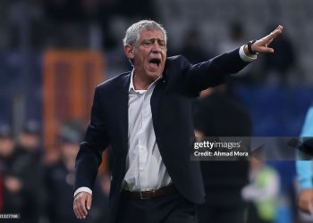 Head coach Fernando Santos of Besiktas gestures during the Turkish Super League match between Basaksehir and Besiktas (Photo by Ahmad Mora/Getty Images)