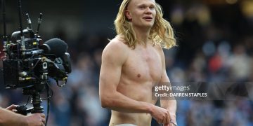 Manchester City's Norwegian striker #09 Erling Haaland reacts as he celebrates the team's victory in the English Premier League football match between Manchester City and Arsenal (Photo by Darren Staples / AFP via Getty Images)