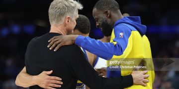PHOENIX, ARIZONA - APRIL 17: Head coach Steve Kerr, Stephen Curry #30 and Draymond Green #23 of the Golden State Warriors hug during the final moments of an NBA play-in tournament game against the Phoenix Suns at Mortgage Matchup Center on April 17, 2026 in Phoenix, Arizona. The Suns defeated the Warriors 111-96.  NOTE TO USER: User expressly acknowledges and agrees that, by downloading and or using this photograph, user is consenting to the terms and conditions of the Getty Images License Agreement.  (Photo by Christian Petersen/Getty Images)