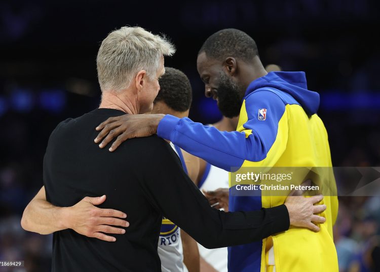 PHOENIX, ARIZONA - APRIL 17: Head coach Steve Kerr, Stephen Curry #30 and Draymond Green #23 of the Golden State Warriors hug during the final moments of an NBA play-in tournament game against the Phoenix Suns at Mortgage Matchup Center on April 17, 2026 in Phoenix, Arizona. The Suns defeated the Warriors 111-96.  NOTE TO USER: User expressly acknowledges and agrees that, by downloading and or using this photograph, user is consenting to the terms and conditions of the Getty Images License Agreement.  (Photo by Christian Petersen/Getty Images)
