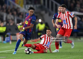 BARCELONA, SPAIN - APRIL 08: Lamine Yamal of FC Barcelona is challenged by Koke of Atletico de Madrid  during the UEFA Champions League 2025/26 Quarter-Final First Leg match between FC Barcelona and Club Atlético de Madrid at Camp Nou on April 08, 2026 in Barcelona, Spain. (Photo by David Ramos/Getty Images)