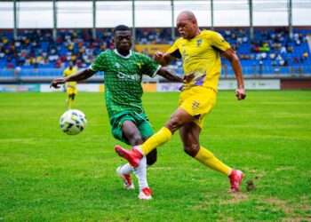 Ibrahim Sulemana (in yellow) in action against Bibiani Gold Stars Photo Courtesy: Medeama SC