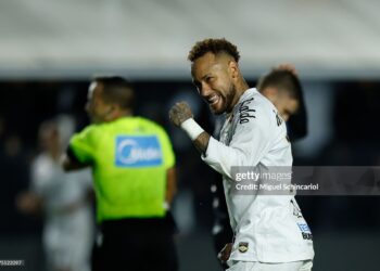 Neymar of Santos celebrates after the second goal of his team by Adonis Frias (not in frame) during a match between Santos and Bragantino  (Photo by Miguel Schincariol/Getty Images)