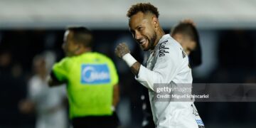 Neymar of Santos celebrates after the second goal of his team by Adonis Frias (not in frame) during a match between Santos and Bragantino  (Photo by Miguel Schincariol/Getty Images)