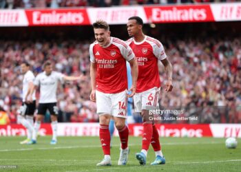 Viktor Gyoekeres of Arsenal celebrates scoring his team's first goal with teammate Gabriel during the Premier League match between Arsenal and Fulham (Photo by Warren Little/Getty Images)