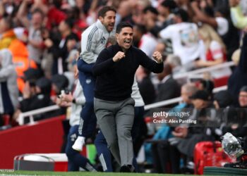 Mikel Arteta, Manager of Arsenal, celebrates after Riccardo Calafiori of Arsenal (not pictured) scored a goal which was later ruled out for offside during the Premier League match between Arsenal and  Fulham (Photo by Alex Pantling/Getty Images)