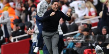 Mikel Arteta, Manager of Arsenal, celebrates after Riccardo Calafiori of Arsenal (not pictured) scored a goal which was later ruled out for offside during the Premier League match between Arsenal and  Fulham (Photo by Alex Pantling/Getty Images)