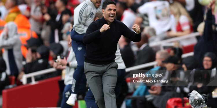 Mikel Arteta, Manager of Arsenal, celebrates after Riccardo Calafiori of Arsenal (not pictured) scored a goal which was later ruled out for offside during the Premier League match between Arsenal and  Fulham (Photo by Alex Pantling/Getty Images)