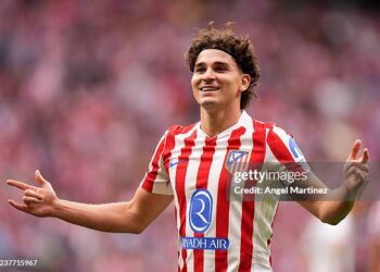 Julian Alvarez of Atletico de Madrid celebrates scoring his team's fourth goal during the LaLiga EA Sports match between Atletico de Madrid and Real Madrid CF (Photo by Angel Martinez/Getty Images)