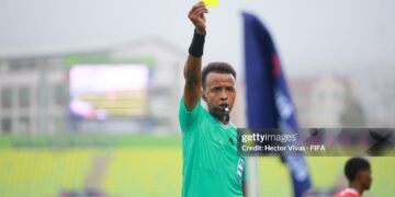 Referee Omar Abdulkadir Artan shows yellow card during the FIFA U-20 World Cup Chile 2025 Group B match between Panama and Korea Republic (Photo by Hector Vivas - FIFA/FIFA via Getty Images)