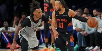 Stephon Castle (left) guards Jalen Brunson Photo Courtesy: Getty Images