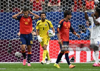 Spain's midfielder #16 Rodri (L) reacts after next to Cape Verde's goalkeeper #01 Vozinha (C) after missing a goal opportunity during the 2026 World Cup Group H football match between Spain and Cape Verde  (Photo by Roberto SCHMIDT / AFP via Getty Images)
