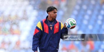 Lamine Yamal of Spain looks on prior to the international friendly match between Spain and Iraq (Photo by Florencia Tan Jun/Getty Images)