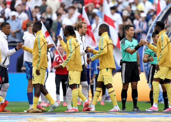 FOXBOROUGH, MASSACHUSETTS - JUNE 23: Harry Kane #9 of England shakes hands with Thomas Partey #5 of Ghana prior to the FIFA World Cup 2026 Group L match between England and Ghana at Boston Stadium on June 23, 2026 in Foxborough, Massachusetts. (Photo by Buda Mendes/Getty Images)