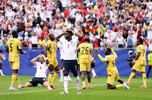 FOXBOROUGH, MASSACHUSETTS - JUNE 23: Bukayo Saka #7 of England reacts as Harry Kane #9 of England misses a chance during the FIFA World Cup 2026 Group L match between England and Ghana at Boston Stadium on June 23, 2026 in Foxborough, Massachusetts. (Photo by Justin Setterfield/Getty Images)