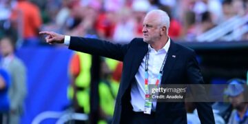 Graham Arnold, head coach of Iraq gives tactics during the 2026 FIFA World Cup First Stage Group I match between Iraq and Norway (Photo by Abdulhamid Hosbas/Anadolu via Getty Images)