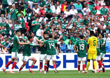 Referee Wilton Sampaio issues a red card to Cesar Montes #3 of Mexico during the FIFA World Cup 2026 Group A match between Mexico and South Africa at Mexico City Stadium on June 11, 2026 in Mexico City, Mexico. (Photo by Luke Hales/Getty Images)