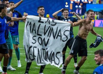 Argentina players celebrate after beating England 2-1 at the 2026 FIFA World Cup semifinals Photo Courtesy: Getty Images