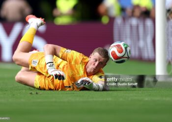 Jordan Pickford #1 of England makes a save during the FIFA World Cup 2026 Quarter Final match between Norway and England (Photo by Dustin Satloff/Getty Images for Rexona)