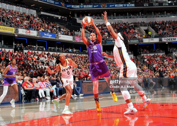 Alyssa Thomas #25 of the Phoenix Mercury drives to the basket during the game against the Indiana Fever (Photo by A.J. Mast/NBAE via Getty Images)