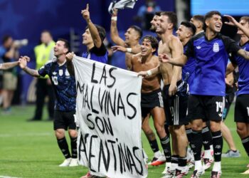 Argentina players celebrate after beating England 2-1 at the 2026 FIFA World Cup semifinals Photo Courtesy: REUTERS/Amanda Perobelli TPX IMAGES