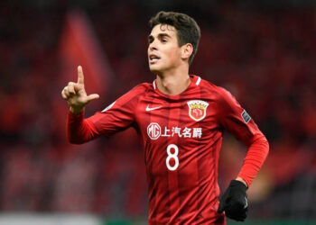SHANGHAI, CHINA - FEBRUARY 07: Oscar #8 of Shanghai SIPG celebrates after scoring his team's first goal during the AFC Champions League 2017 play-off match between Shanghai SIPG and Sukhothai at Shanghai Stadium on February 7, 2017 in Shanghai, China. (Photo by Visual China Group via Getty Images/Visual China Group via Getty Images)