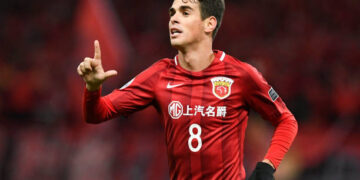 SHANGHAI, CHINA - FEBRUARY 07:  Oscar #8 of Shanghai SIPG celebrates after scoring his team's first goal during the AFC Champions League 2017 play-off match between Shanghai SIPG and Sukhothai at Shanghai Stadium on February 7, 2017 in Shanghai, China.  (Photo by Visual China Group via Getty Images/Visual China Group via Getty Images)