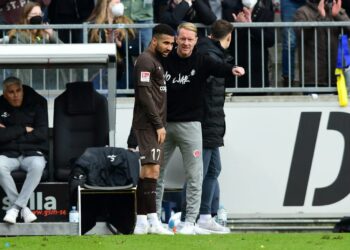 Daniel-Kofi Kyereh with Timo Schultz (right) at St. Pauli Photo Courtesy: VFL Osnabruck