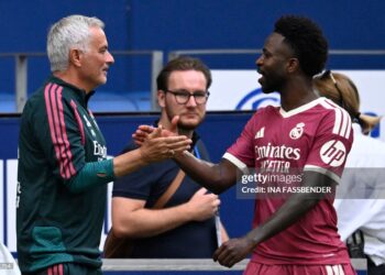 Real Madrid's Portuguese coach Jose Mourinho (L) shakes hands with Real Madrid's Brazilian forward #07 Vinicius Junior during the pre-season friendly football match between FC Schalke 04 and Real Madrid (Photo by INA FASSBENDER / AFP via Getty Images)