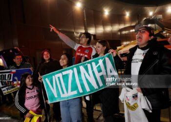 Colo Colo's fans await the arrival of Cape Verdean goalkeeper Vozinha at the Arturo Benitez international airport in Santiago on August 2, 2026. Vozinha, whose real name is Josimar Jose Evora Dias and who played a key role in Cape Verde's fairytale World Cup run, arrived in Chile to sign for local team Colo Colo. (Photo by Raul BRAVO / AFP via Getty Images)