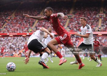 Bradley Barcola of Liverpool battles with David Affengruber of Fulham (L) and Timothy Castagne  (Photo by Simon Stacpoole/Offside/Offside via Getty Images)